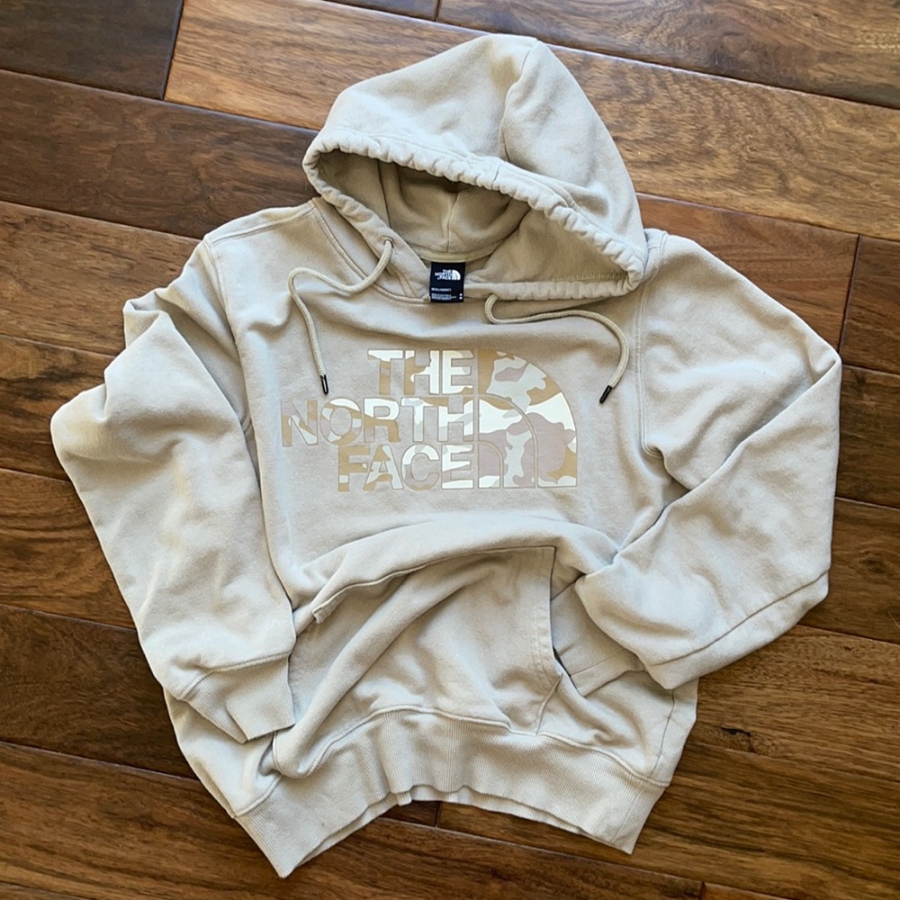 NorthFace Men’s Medium Tan sweatshirt w/ 1/2 Dome Camo Logo